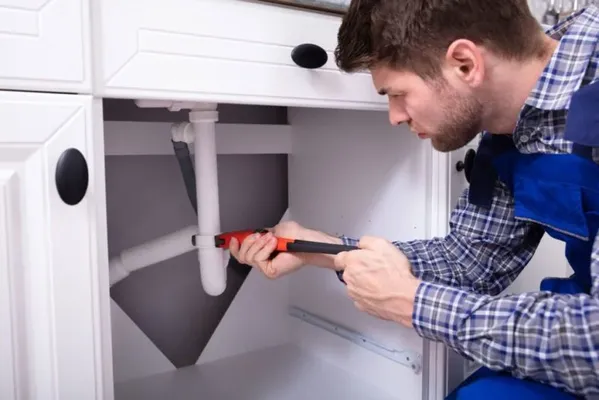 plumbers-in-maricopa-az-repairing-bathroom-plumbing